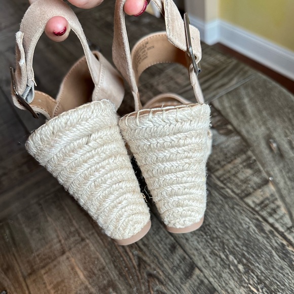 Steve  Madden Uri Espadrille Wedges 8.5 neutral - Picture 5 of 8